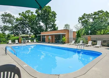 Quality Inn Lewisburg hotel thumbnail 8