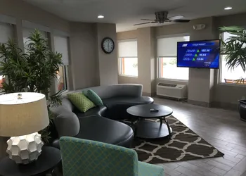 Baymont by Wyndham Pella hotel thumbnail 4