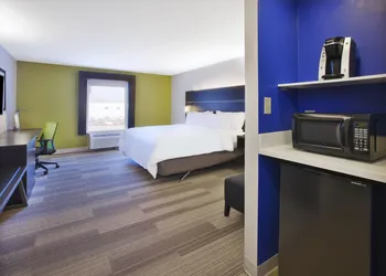 Holiday Inn Express Tiffin by IHG hotel thumbnail 2