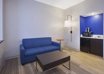Holiday Inn Express Tiffin by IHG hotel thumbnail 3