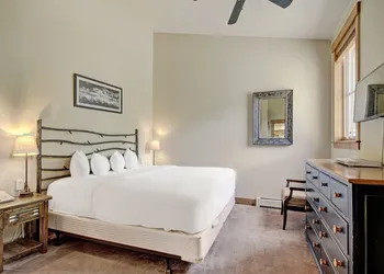 Mountain Thunder Lodge, A Vail Resorts Property hotel thumbnail 8