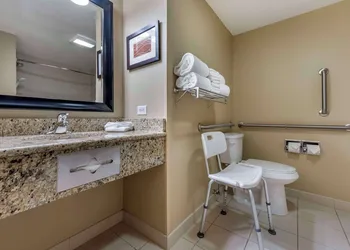 Comfort Inn & Suites Dover hotel thumbnail 6
