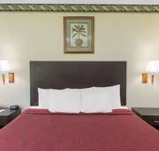 Days Inn by Wyndham Sullivan hotel detail image 4
