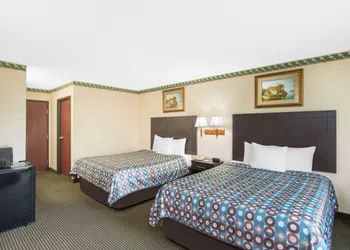 Days Inn by Wyndham Sullivan hotel thumbnail 7