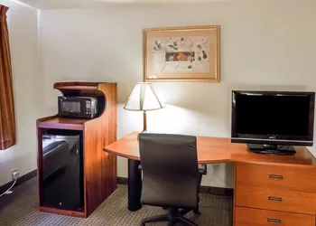 Quality Inn Parsons North hotel thumbnail 7