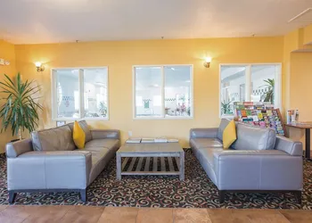 Red Lion Inn & Suites McMinnville hotel thumbnail 2