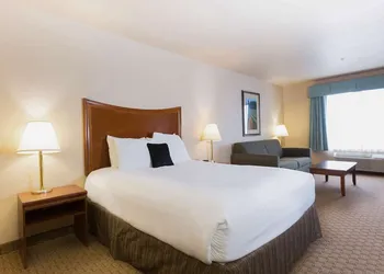 Red Lion Inn & Suites McMinnville hotel thumbnail 5