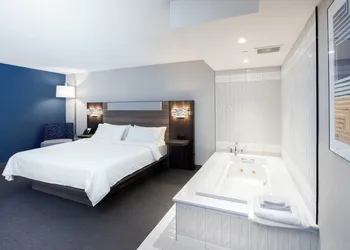Holiday Inn Express Hotel & Suites Waterloo - St Jacobs by IHG hotel thumbnail 7
