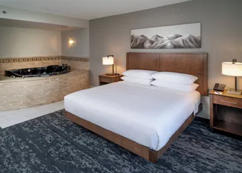 Delta Hotels by Marriott Huntington Mall hotel thumbnail 6
