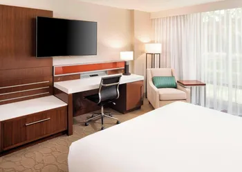 Delta Hotels by Marriott Minneapolis Northeast hotel thumbnail 8
