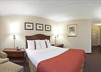 Days Inn by Wyndham Warren hotel thumbnail 8