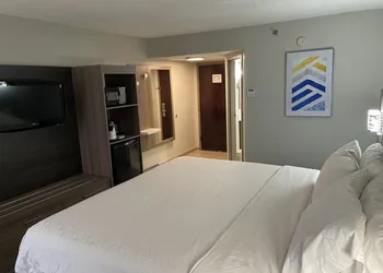 Holiday Inn Express Burlington by IHG hotel thumbnail 5