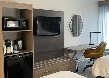Holiday Inn Express Burlington by IHG hotel thumbnail 8
