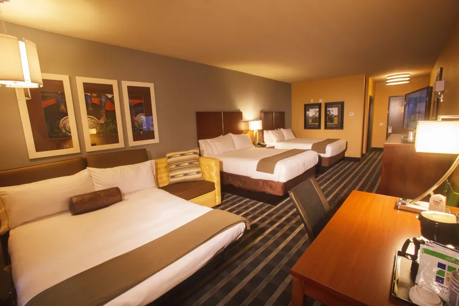 Holiday Inn Express & Suites Perry-National Fairground Area, an IHG Hotel hotel detail image 2