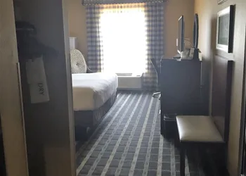 Holiday Inn Express & Suites Perry-National Fairground Area, an IHG Hotel hotel thumbnail 3