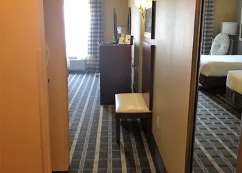 Holiday Inn Express & Suites Perry-National Fairground Area, an IHG Hotel hotel thumbnail 8