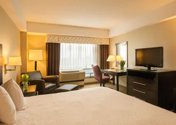 Hampton Inn & Suites Boston Crosstown Center hotel thumbnail 5