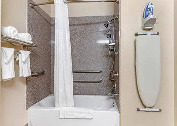 Comfort Inn & Suites Navasota hotel thumbnail 4