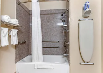 Comfort Inn & Suites Navasota hotel thumbnail 4
