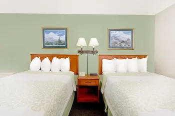 Days Inn by Wyndham Cedar Falls- University Plaza hotel thumbnail 6