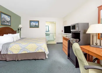 Days Inn by Wyndham Cedar Falls- University Plaza hotel thumbnail 8