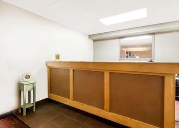 Days Inn by Wyndham Cedar Falls- University Plaza hotel thumbnail 2