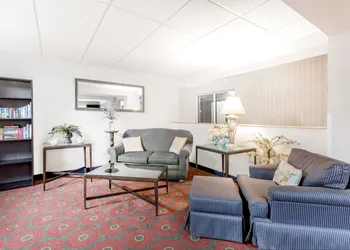 Days Inn by Wyndham Cedar Falls- University Plaza hotel thumbnail 3