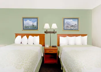 Days Inn by Wyndham Cedar Falls- University Plaza hotel thumbnail 6