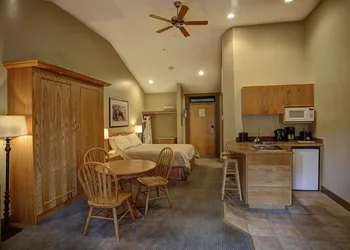 Tigh-Na-Mara Seaside Spa Resort hotel thumbnail 4