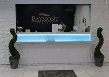 Baymont by Wyndham Hot Springs On the Lake hotel thumbnail 3