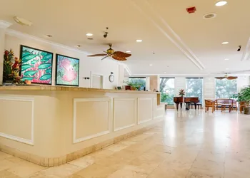 Castle at Waikīkī Grand hotel thumbnail 5