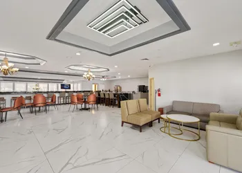 Chicago Club Inn & Suites hotel thumbnail 2