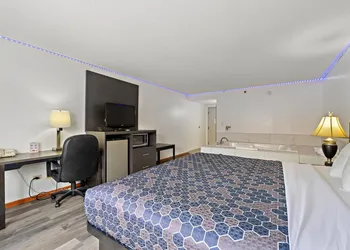 Chicago Club Inn & Suites hotel thumbnail 7