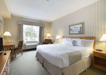 Days Inn by Wyndham Orillia hotel thumbnail 4