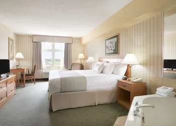 Days Inn by Wyndham Orillia hotel thumbnail 8