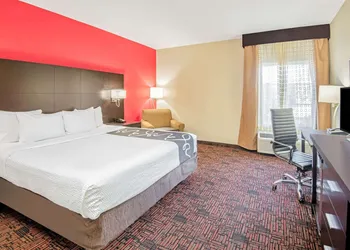 La Quinta Inn & Suites by Wyndham Elk City hotel thumbnail 5