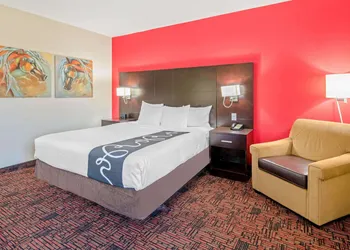 La Quinta Inn & Suites by Wyndham Elk City hotel thumbnail 8