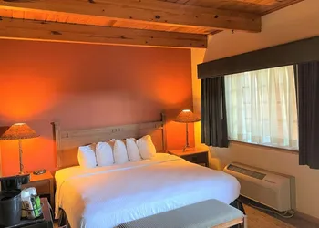 Crossroads Hotel and Event Center hotel thumbnail 2