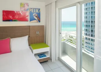 Royal Palm South Beach Miami, a Tribute Portfolio Resort hotel thumbnail 3