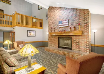 AmericInn by Wyndham Coralville hotel thumbnail 2