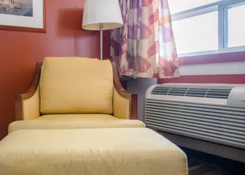 Ramada by Wyndham Medicine Hat hotel thumbnail 5