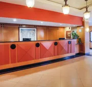 La Quinta Inn & Suites by Wyndham Islip - MacArthur Airport hotel detail image 4