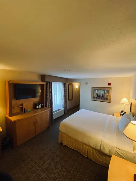 La Quinta Inn & Suites by Wyndham Islip - MacArthur Airport hotel detail image 6
