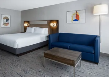 Holiday Inn Express Hotel & Suites Brattleboro by IHG hotel thumbnail 7