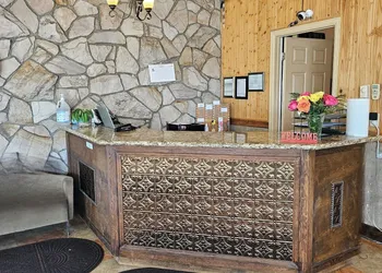 Shelton Inn hotel thumbnail 2