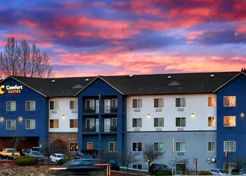 Comfort Suites Redmond Airport hotel thumbnail 2