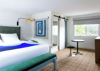 Outbound Stowe hotel thumbnail 6
