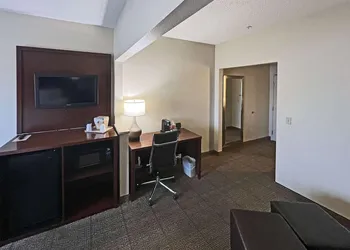 Comfort Suites Peoria Sports Complex hotel thumbnail 4