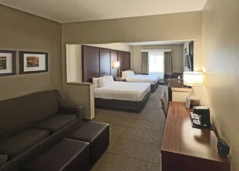 Comfort Suites Peoria Sports Complex hotel thumbnail 6