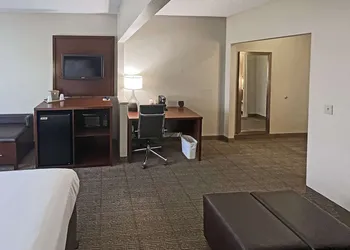 Comfort Suites Peoria Sports Complex hotel thumbnail 7